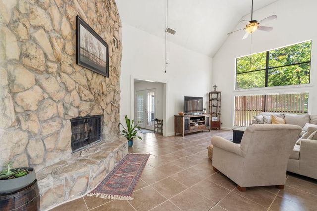 109 Pine Needle Street, Onalaska, TX 77360