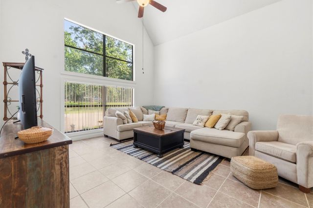 109 Pine Needle Street, Onalaska, TX 77360