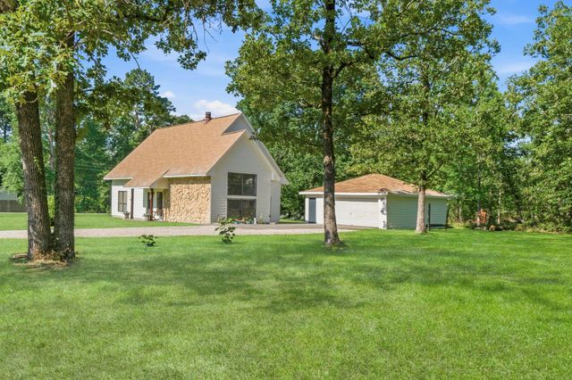 109 Pine Needle Street, Onalaska, TX 77360