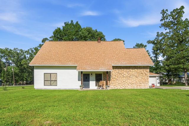 109 Pine Needle Street, Onalaska, TX 77360