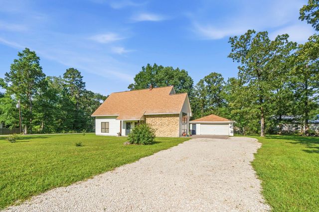 109 Pine Needle Street, Onalaska, TX 77360