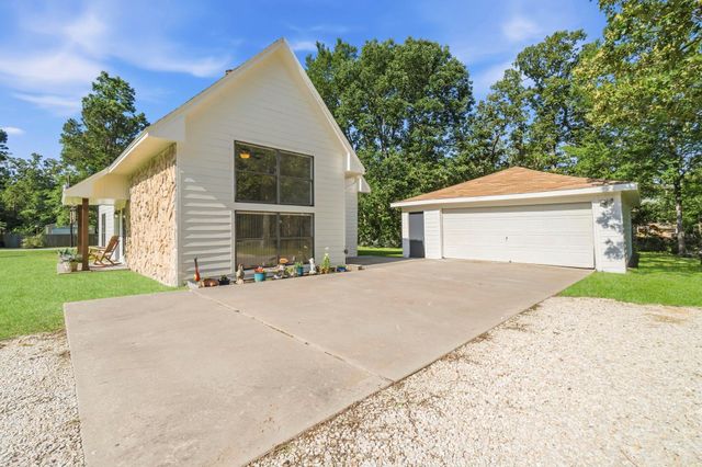 109 Pine Needle Street, Onalaska, TX 77360