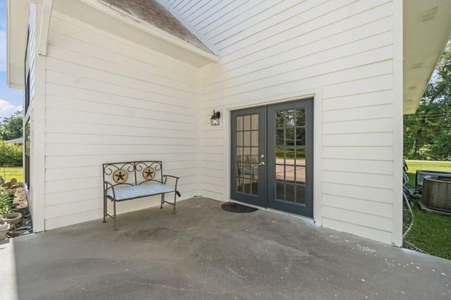 109 Pine Needle Street, Onalaska, TX 77360