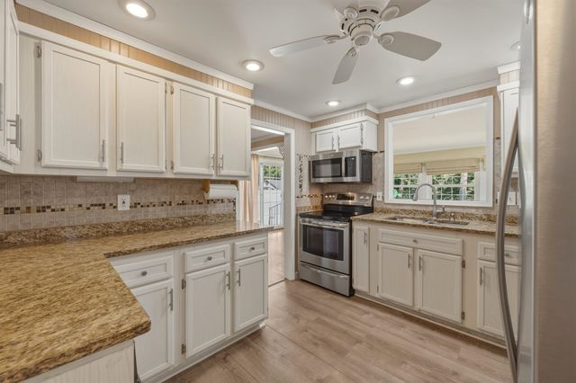 36 Cheyenne Drive, Nashua, NH 03063