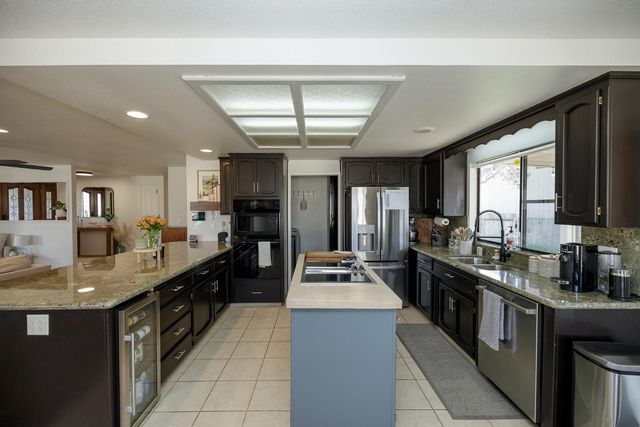 884 Hillswood Ct, Oakdale, CA 95361