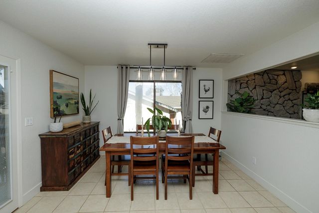 884 Hillswood Ct, Oakdale, CA 95361