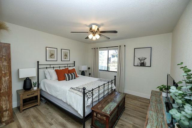 884 Hillswood Ct, Oakdale, CA 95361