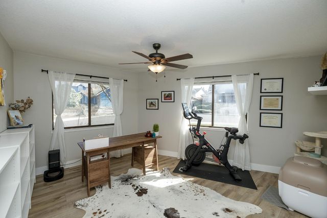 884 Hillswood Ct, Oakdale, CA 95361