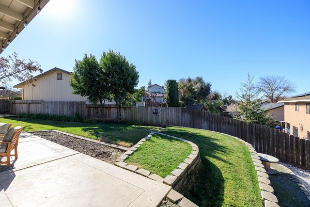 884 Hillswood Ct, Oakdale, CA 95361