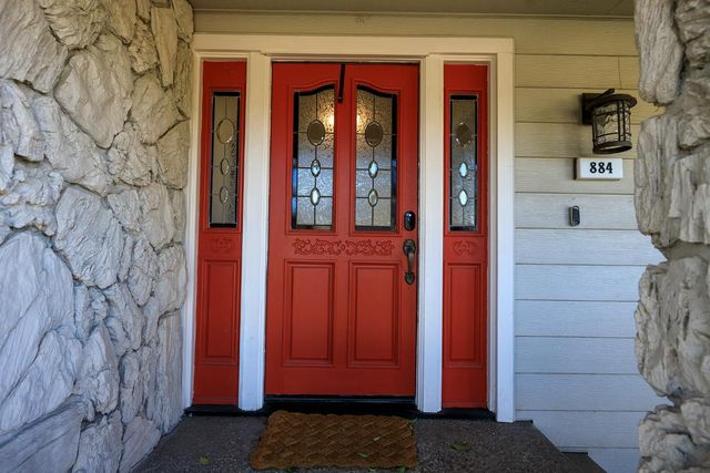 884 Hillswood Ct, Oakdale, CA 95361