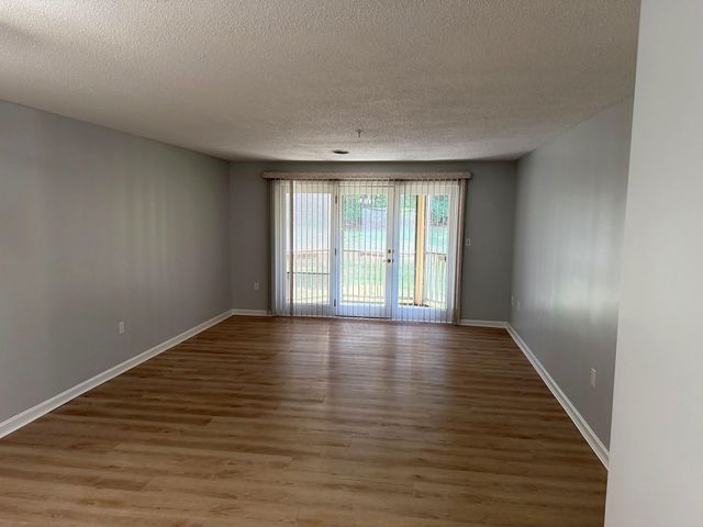 2 Mayfair Ln Apt 101, Nashua, NH 03063
