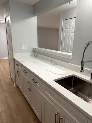2 Mayfair Ln Apt 101, Nashua, NH 03063