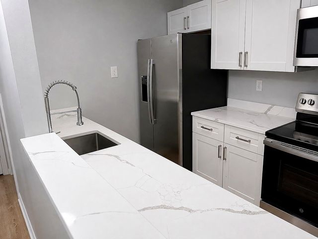 2 Mayfair Ln Apt 101, Nashua, NH 03063