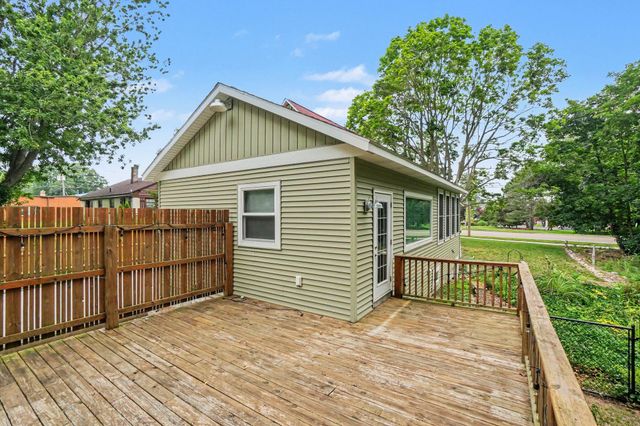 1130 S Shore Drive, Holland City, MI 49423