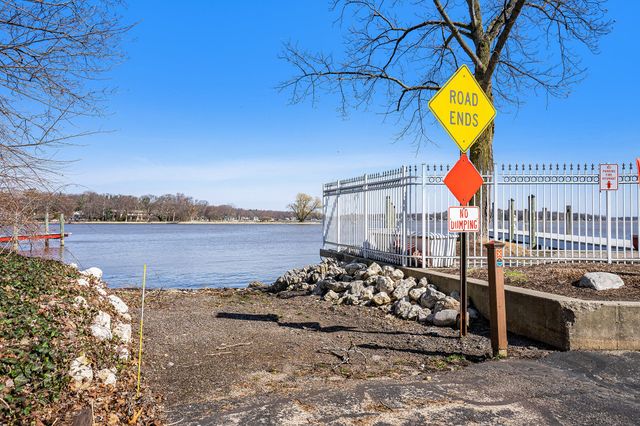 1130 S Shore Drive, Holland City, MI 49423
