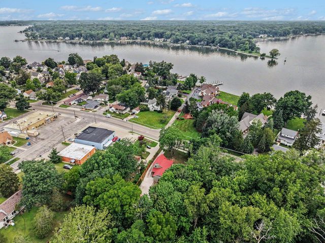 1130 S Shore Drive, Holland City, MI 49423