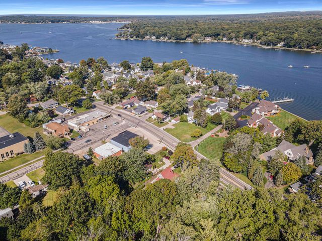 1130 S Shore Drive, Holland City, MI 49423