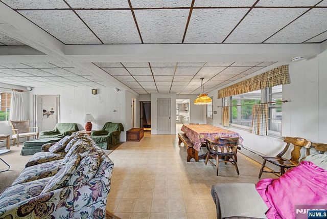 812 Mountain Avenue, Wyckoff, NJ 07481