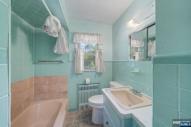 812 Mountain Avenue, Wyckoff, NJ 07481