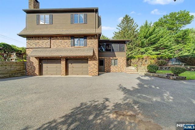 812 Mountain Avenue, Wyckoff, NJ 07481