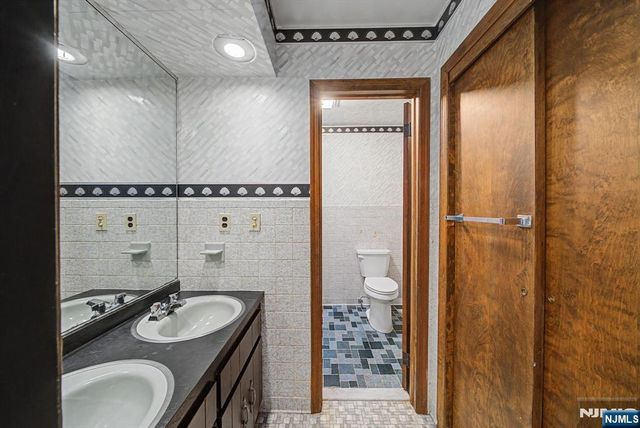 812 Mountain Avenue, Wyckoff, NJ 07481