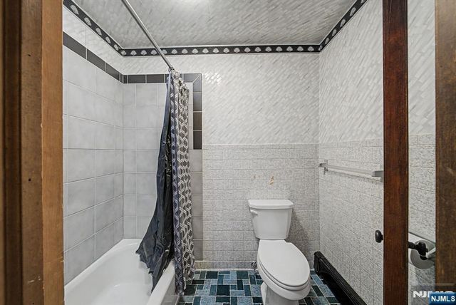 812 Mountain Avenue, Wyckoff, NJ 07481