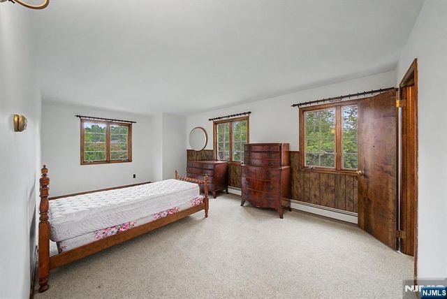 812 Mountain Avenue, Wyckoff, NJ 07481