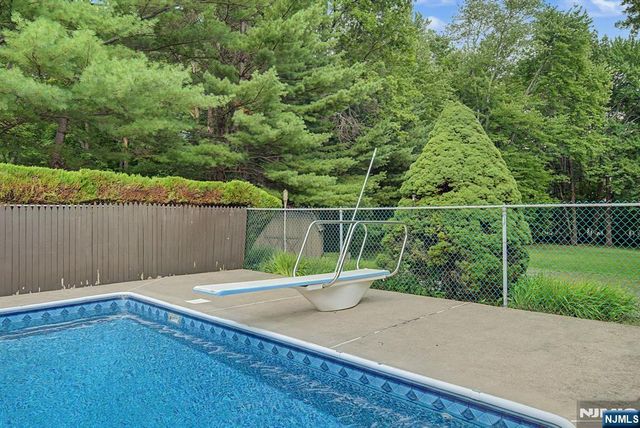 812 Mountain Avenue, Wyckoff, NJ 07481