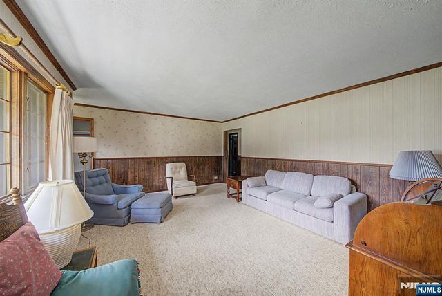 812 Mountain Avenue, Wyckoff, NJ 07481