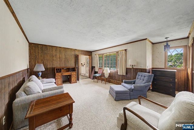 812 Mountain Avenue, Wyckoff, NJ 07481