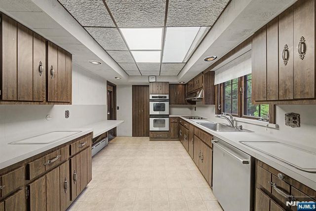 812 Mountain Avenue, Wyckoff, NJ 07481