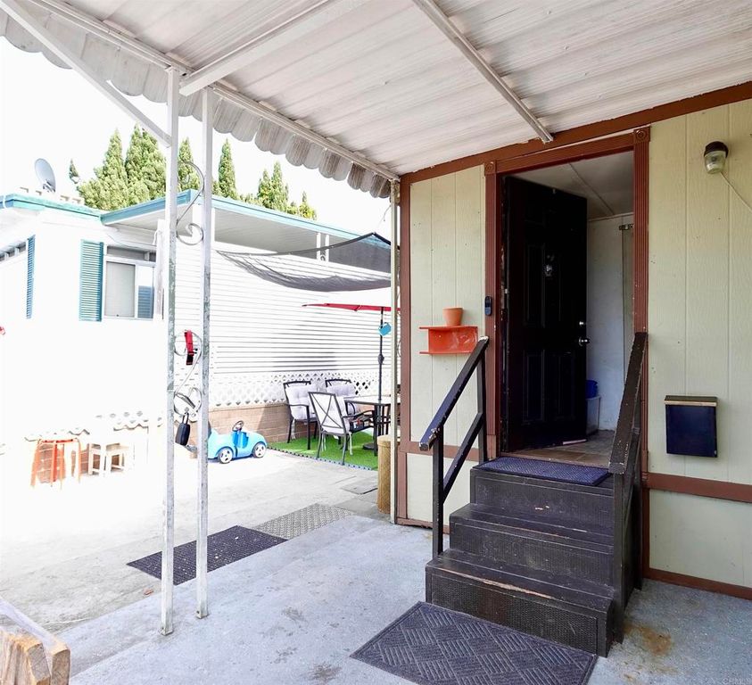 200 Olive Avenue 27, Vista, CA 92083 — photo 2
