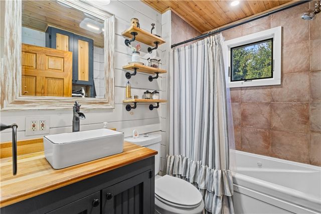 61 Mcaloon Street, Pawtucket, RI 02861