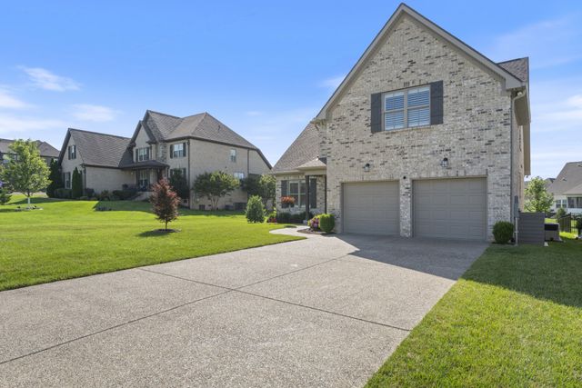 1016 Gadwall Ln, Spring Hill, TN 37174