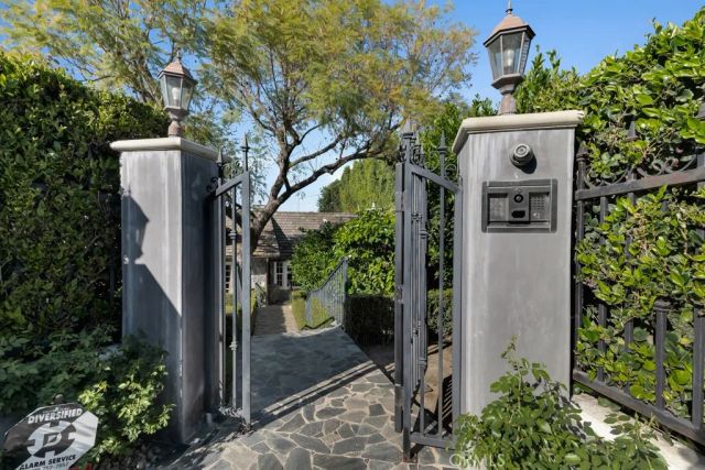 12953 Greenleaf, Studio City, CA 91604