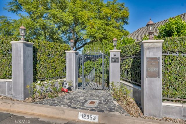 12953 Greenleaf, Studio City, CA 91604