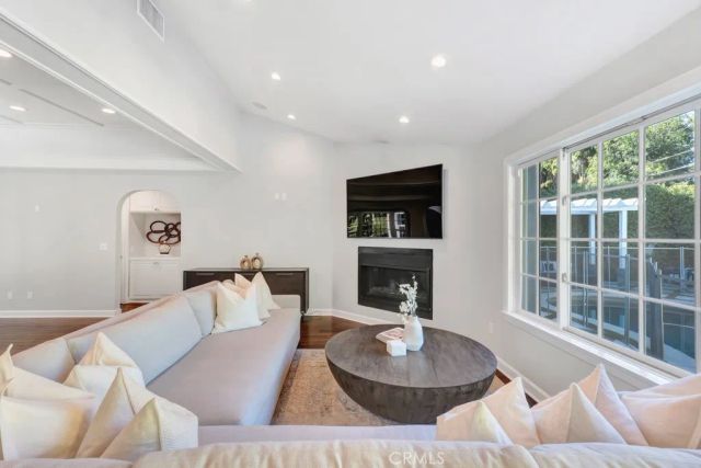 12953 Greenleaf, Studio City, CA 91604