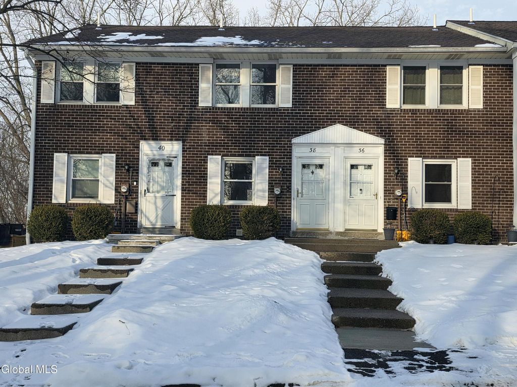 38 Maxwell Drive, Troy, NY 12180
