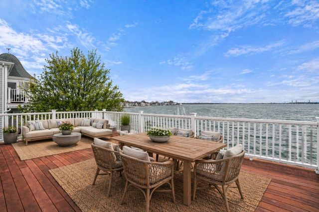 706 Sea St, Quincy, MA 02169