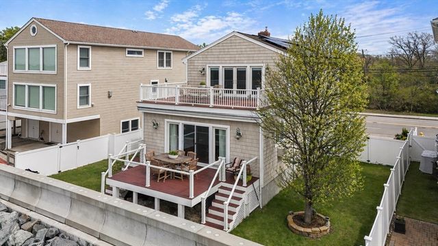 706 Sea St, Quincy, MA 02169
