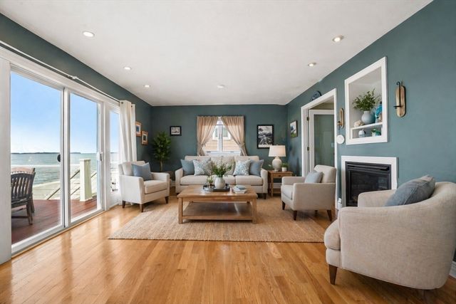 706 Sea St, Quincy, MA 02169
