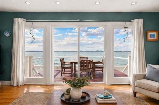 706 Sea St, Quincy, MA 02169