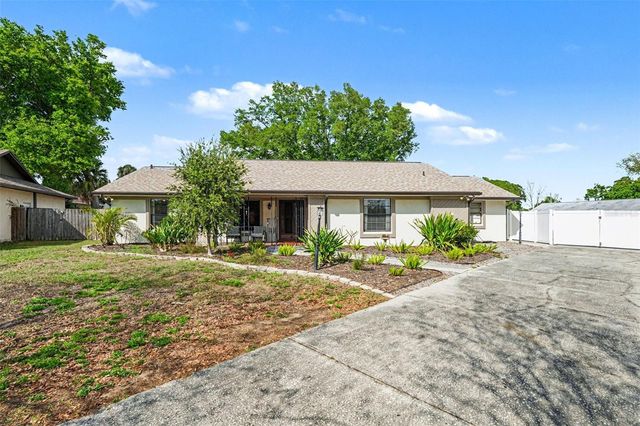 809 ROLLINGWOOD LANE, Valrico, FL 33594