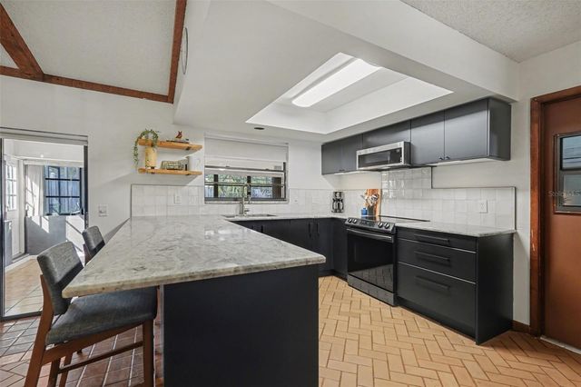 809 ROLLINGWOOD LANE, Valrico, FL 33594