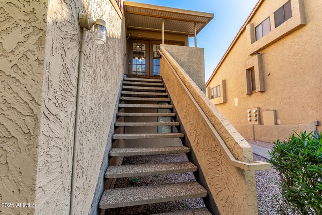 4901 S CALLE LOS CERROS Drive 233, Tempe, AZ 85282