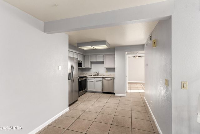 4901 S CALLE LOS CERROS Drive 233, Tempe, AZ 85282