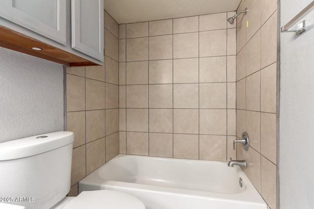 4901 S CALLE LOS CERROS Drive 233, Tempe, AZ 85282