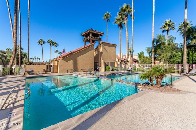 4901 S CALLE LOS CERROS Drive 233, Tempe, AZ 85282