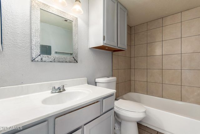 4901 S CALLE LOS CERROS Drive 233, Tempe, AZ 85282