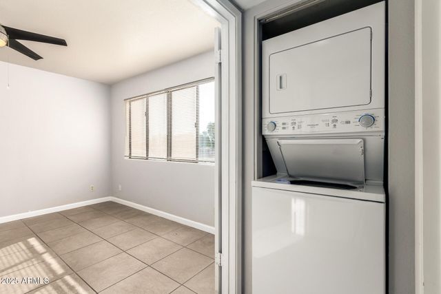 4901 S CALLE LOS CERROS Drive 233, Tempe, AZ 85282